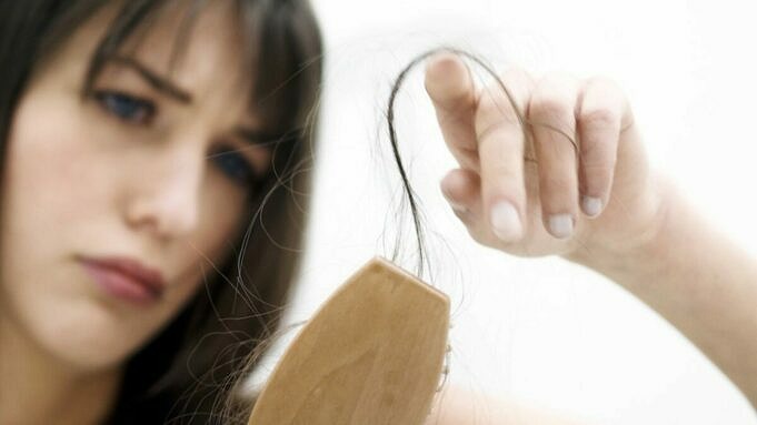 Voici Quelques Choses Que Vous Devez Savoir Sur La Perte De Cheveux Après La Grossesse